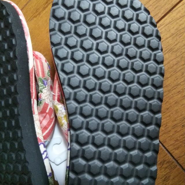 西松屋(ニシマツヤ)の下駄風ビーチサンダル キッズ/ベビー/マタニティのキッズ靴/シューズ(15cm~)(サンダル)の商品写真
