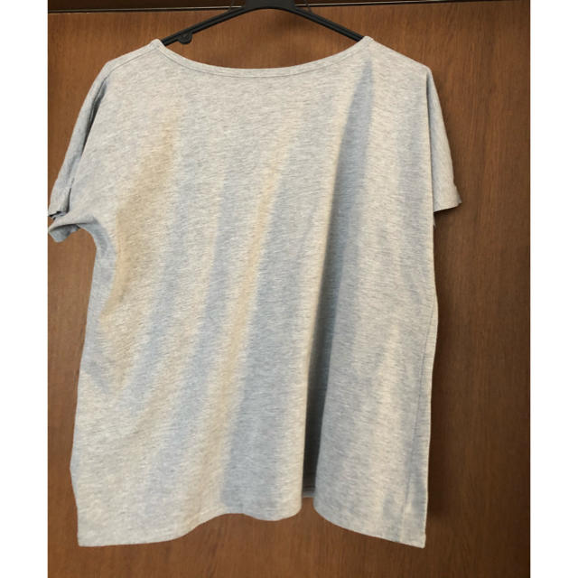 HONEYS(ハニーズ)のグレー　Tシャツ レディースのトップス(Tシャツ(半袖/袖なし))の商品写真