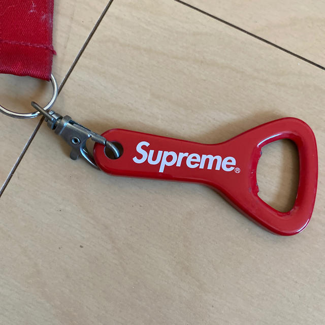 Supreme(シュプリーム)のsupremeボトルオープナー　栓抜き インテリア/住まい/日用品のキッチン/食器(アルコールグッズ)の商品写真