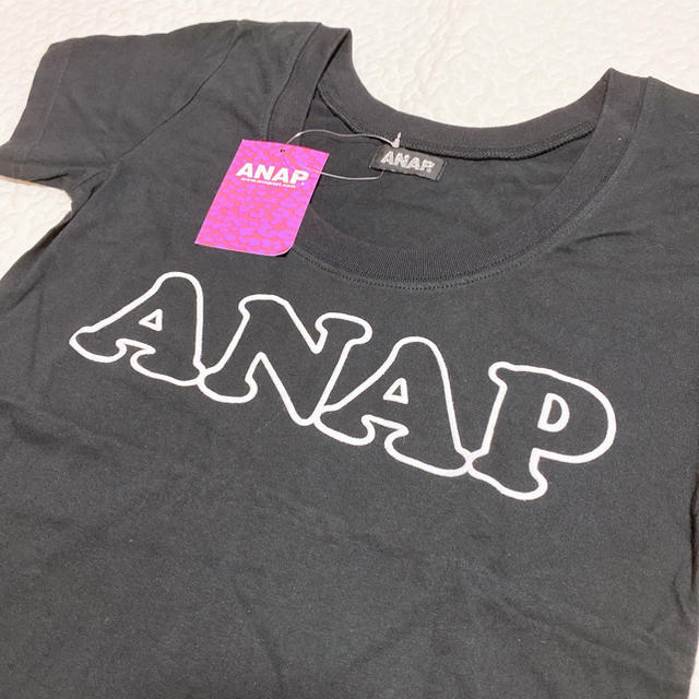 ANAP(アナップ)の【新品タグ付き】　ANAP ロゴ　Ｔシャツ　黒　ブラック　Uネック レディースのトップス(Tシャツ(半袖/袖なし))の商品写真