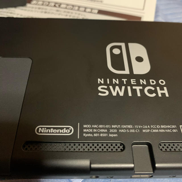 Nintendo Switch(ニンテンドースイッチ)の中古　新型　Nintendo Switch 本体 ネオンブルー ネオンレッド エンタメ/ホビーのゲームソフト/ゲーム機本体(家庭用ゲーム機本体)の商品写真