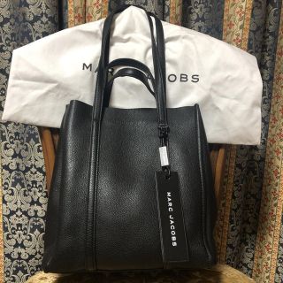 マークジェイコブス(MARC JACOBS)のマークジェイコブス ブラック The Tag Tote 27 トートバッグ 新品(トートバッグ)