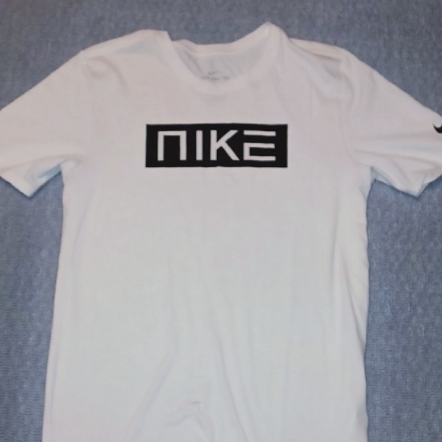 NIKE(ナイキ)のNIKE　白Tシャツ メンズのトップス(Tシャツ/カットソー(半袖/袖なし))の商品写真