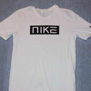 ナイキ(NIKE)のNIKE　白Tシャツ(Tシャツ/カットソー(半袖/袖なし))