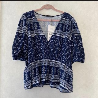 ザラ(ZARA)のタグ付　新品　ZARA トップス(シャツ/ブラウス(半袖/袖なし))