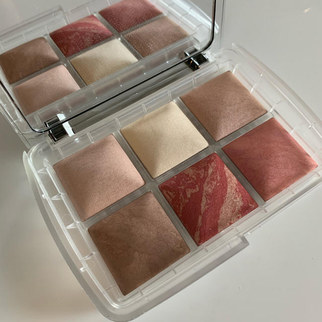 NARS(ナーズ)の【新品・未使用】アワーグラス  クリスマス限定パレット 2019 コスメ/美容のベースメイク/化粧品(フェイスパウダー)の商品写真