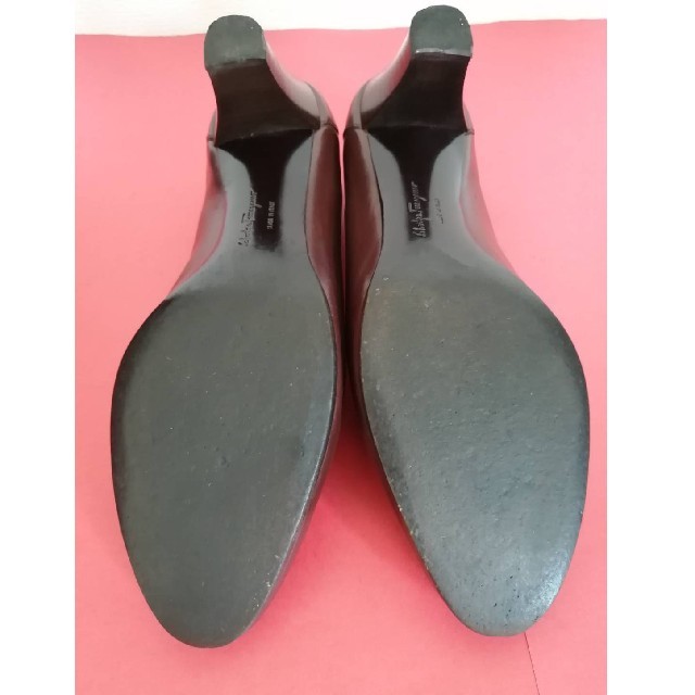 Salvatore Ferragamo(サルヴァトーレフェラガモ)の美 品！ フェラガモ  パンプス　30200812 レディースの靴/シューズ(ハイヒール/パンプス)の商品写真