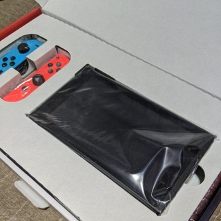 ニンテンドースイッチ(Nintendo Switch)の新型Nintendo Switch 本体一式(家庭用ゲーム機本体)