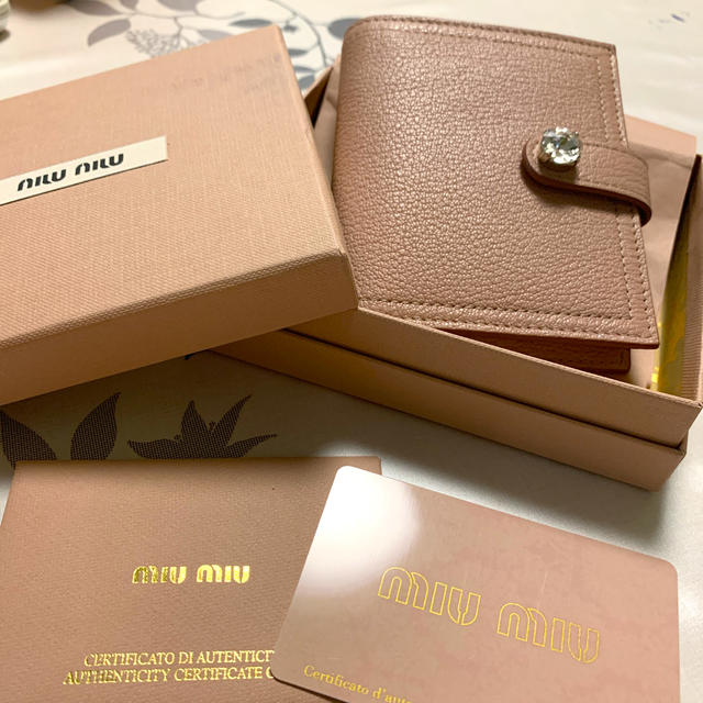 miumiu(ミュウミュウ)の⭐︎miumiu 二つ折り財布⭐︎美品 レディースのファッション小物(財布)の商品写真