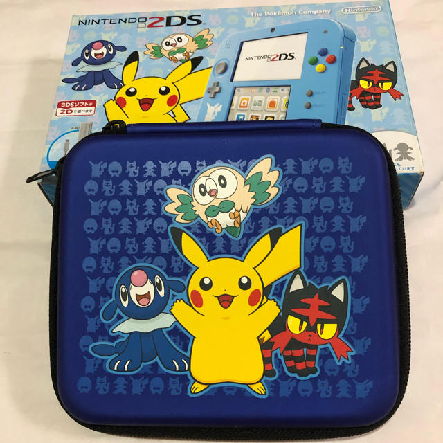 ニンテンドー2DS(ニンテンドー2DS)の【即日発送】ニンテンドー2DS本体 ポケットモンスター サン・ムーン　ケース付き エンタメ/ホビーのゲームソフト/ゲーム機本体(携帯用ゲーム機本体)の商品写真