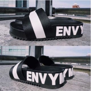 アンビー(ENVYM)の【新品未使用】ENVYMサンダル(サンダル)