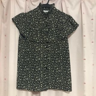 マウジー(moussy)のmoussy 花柄　トップス　ノースリーブ　ブラウス(シャツ/ブラウス(半袖/袖なし))