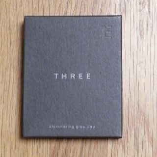 スリー(THREE)の【新品】【専用・2個セット】THREE スリー  シマリング グローデュオ 01(フェイスカラー)