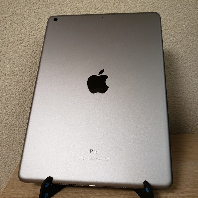 iPad(アイパッド)の【保証残10ヶ月】iPad 第6世代 32GB スペースグレー 整備済製品 スマホ/家電/カメラのPC/タブレット(タブレット)の商品写真