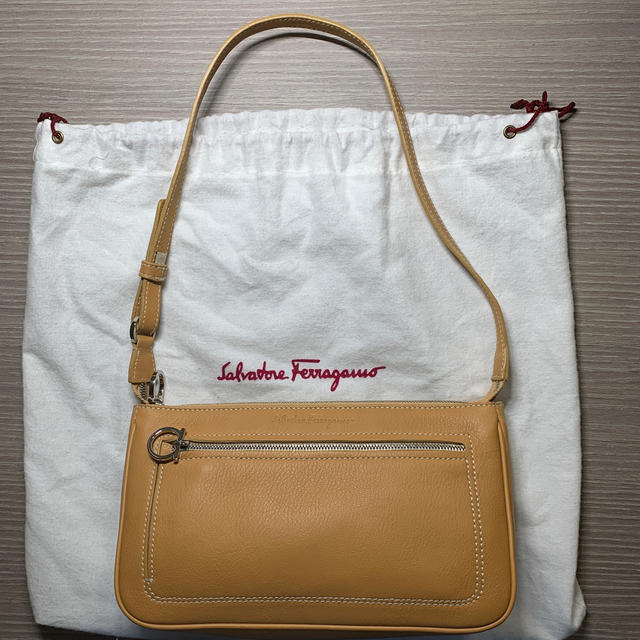 Salvatore Ferragamo(サルヴァトーレフェラガモ)のイーサン様専用 レディースのバッグ(ハンドバッグ)の商品写真