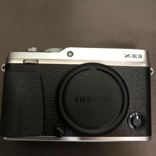 【正規品】 展示品　保証あり　FUJIFILM - 富士フイルム X-E3 18-55mm レンズキットXF ミラーレス一眼