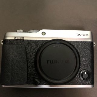 フジフイルム(富士フイルム)の展示品　保証あり　FUJIFILM X-E3 レンズキットXF 18-55mm(ミラーレス一眼)