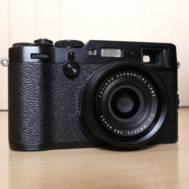 【最終値下げ】美品 FUJIFILM X100F Black レンズカバー付コンパクトデジタルカメラ