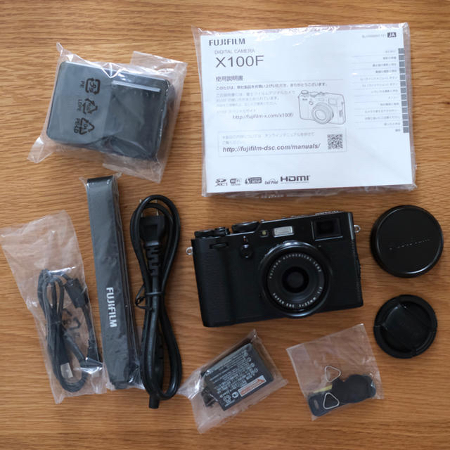 【最終値下げ】美品 FUJIFILM X100F Black レンズカバー付