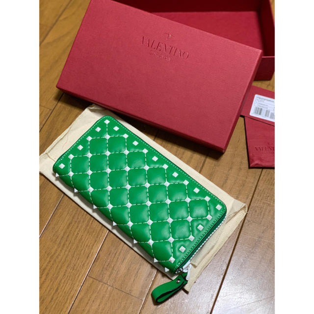 ♡期間限定お値下げ●VALENTINOヴァレンチノ緑×白スタッズ財布