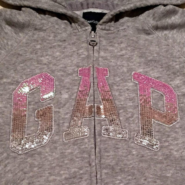 GAP Kids(ギャップキッズ)の新品未使用 GAP パーカー 150 キッズ/ベビー/マタニティのキッズ服女の子用(90cm~)(ジャケット/上着)の商品写真