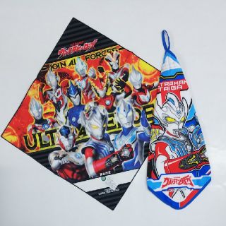 バンダイ(BANDAI)のウルトラマンタイガ ランチクロス ループ付ハンドタオル二枚組(弁当用品)