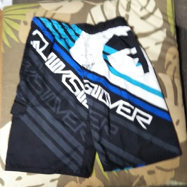 QUIKSILVER(クイックシルバー)のQUIKSILVER クイックシルバー 水着 130 サーフパンツ ハーフパンツ キッズ/ベビー/マタニティのキッズ服男の子用(90cm~)(水着)の商品写真