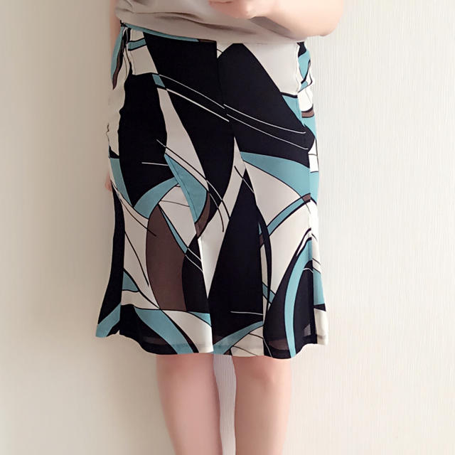 salire(サリア)の幾何学模様 タイトフレア スカート レディースのスカート(ひざ丈スカート)の商品写真