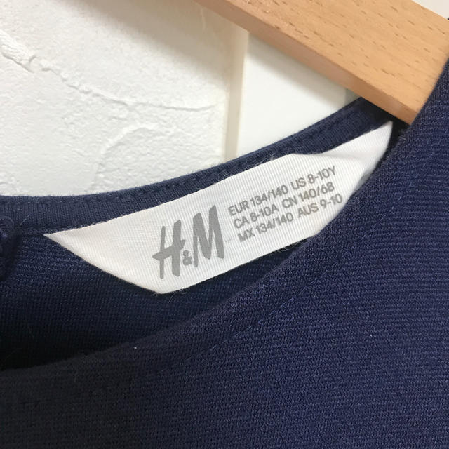 H&M(エイチアンドエム)のH&M▪︎フレアーワンピース　134/140 & エナメルバレエシューズ キッズ/ベビー/マタニティのキッズ服女の子用(90cm~)(ワンピース)の商品写真