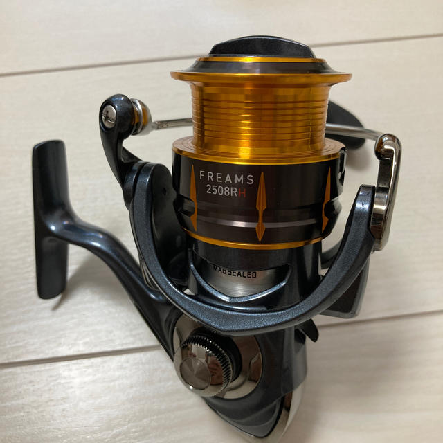 DAIWA 15 フリームス　2508RH シーバス　エギ　チニング　ショアジギ