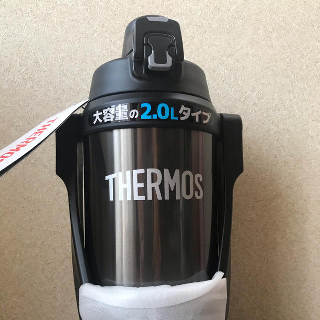 THERMOS(サーモス)の⭐︎サーモス 水筒 2リットル ⭐︎ スポーツ/アウトドアのアウトドア(その他)の商品写真