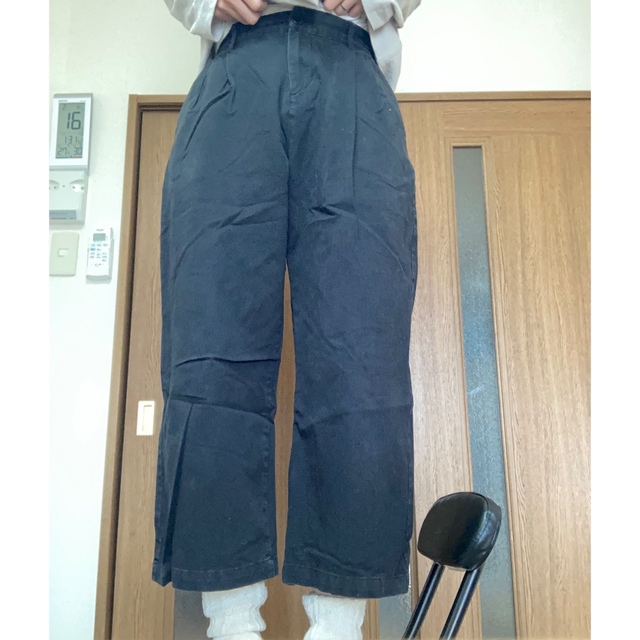 チノイージータックワイドパンツ　チノパン　ワイドパンツ　タック　黒　パンツ レディースのパンツ(チノパン)の商品写真