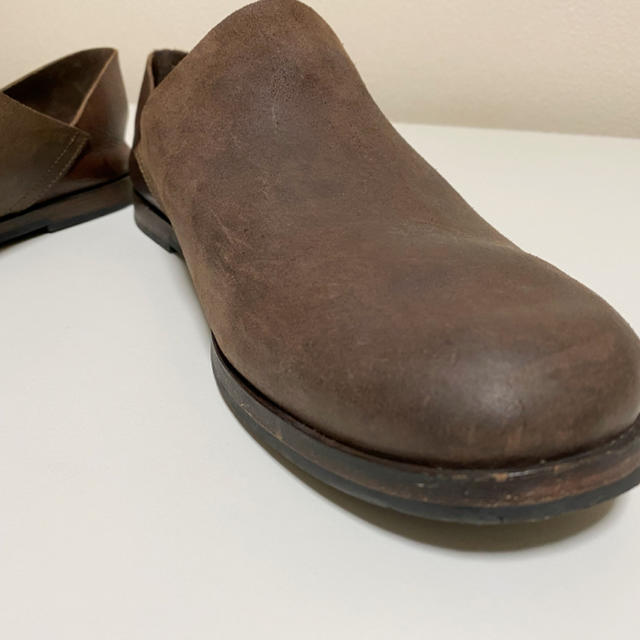 Dulcamara(ドゥルカマラ)のAUTTAA 別注ルームシューズ　ダークブラウン メンズの靴/シューズ(スリッポン/モカシン)の商品写真