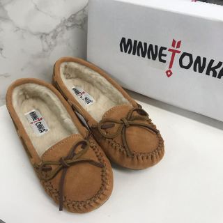 ミネトンカ(Minnetonka)のミネトンカ モカシン ムートン キャリーシナモン US5 22cm(スリッポン/モカシン)