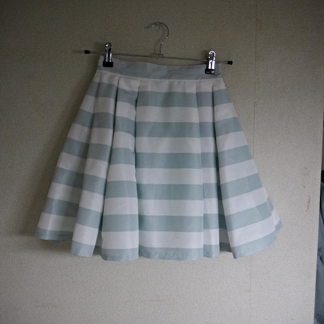 titty&co(ティティアンドコー)のボーダータックフレアスカート レディースのスカート(ミニスカート)の商品写真