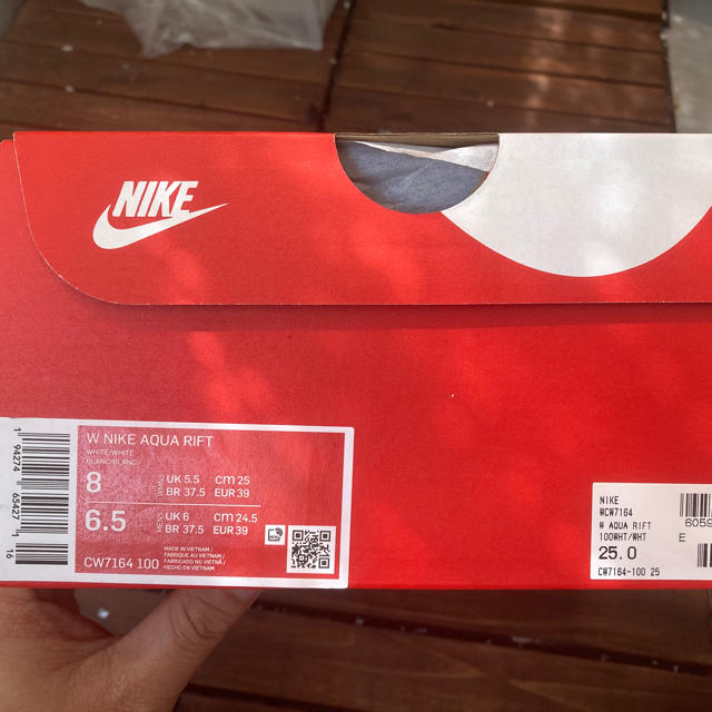 NIKE(ナイキ)の【新品未使用】Nike アクアリフト ホワイト 25cm レディースの靴/シューズ(スニーカー)の商品写真