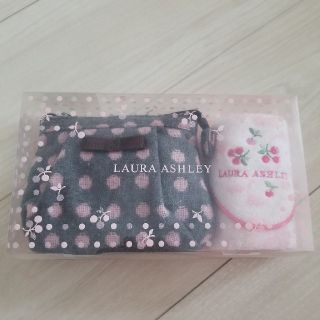 ローラアシュレイ(LAURA ASHLEY)の☆ローラ・アシュレイ☆ポーチ、ハンカチセット☆未使用(ポーチ)