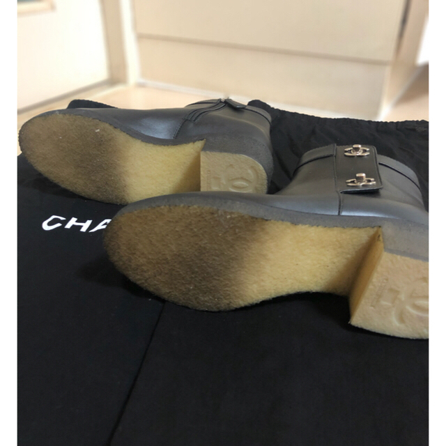 CHANEL(シャネル)のシャネル ターンロック　ショートブーツ 35 新品　未使用に近い レディースの靴/シューズ(ブーツ)の商品写真