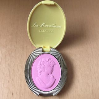 ラデュレ(LADUREE)のにゃん様専用★レ・メルヴェイユーズ・ラデュレ プレストチークカラー ミニ(チーク)