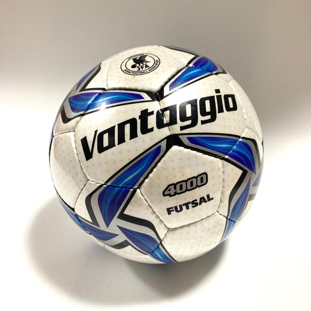 molten(モルテン)のVantaggio フットサル　ボール4号級 スポーツ/アウトドアのサッカー/フットサル(その他)の商品写真