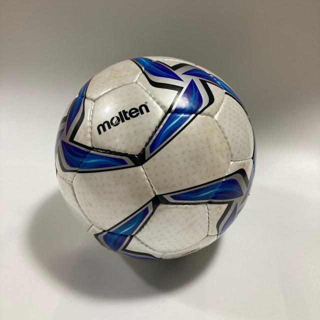 molten(モルテン)のVantaggio フットサル　ボール4号級 スポーツ/アウトドアのサッカー/フットサル(その他)の商品写真