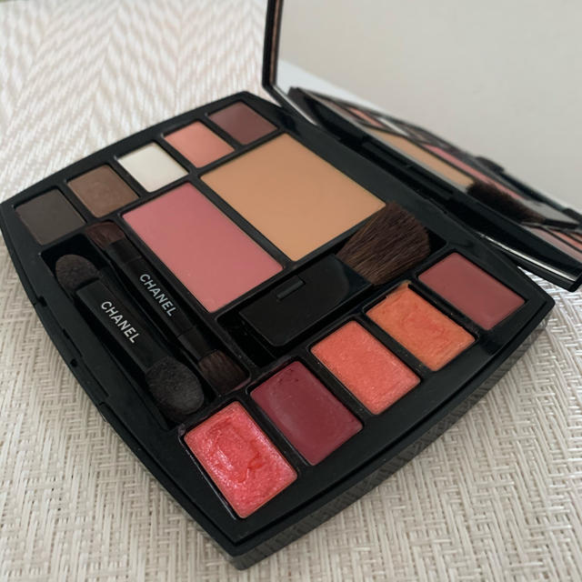 CHANEL(シャネル)の【12月末まで】CHANEL TRAVEL MAKE PALETTE コスメ/美容のキット/セット(コフレ/メイクアップセット)の商品写真