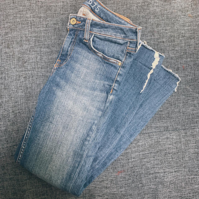 ZARA(ザラ)のZARA BASIC DENIM デニム　スキニー　34 レディースのパンツ(デニム/ジーンズ)の商品写真