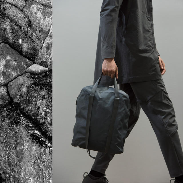 ARC'TERYX(アークテリクス)のArc’teryx VEILANCE seque tote メンズのバッグ(トートバッグ)の商品写真