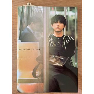 ワニブックス(ワニブックス)の吉沢亮 写真集 ＰＨＯＴＯ　ＢＯＯＫ『Ｏｎｅ　ｄａｙ　ｏｆｆ』(アート/エンタメ)