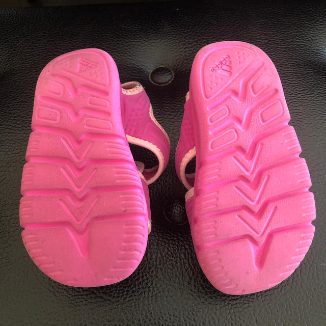 adidas(アディダス)のadidas サンダル　13cm ピンク キッズ/ベビー/マタニティのベビー靴/シューズ(~14cm)(サンダル)の商品写真