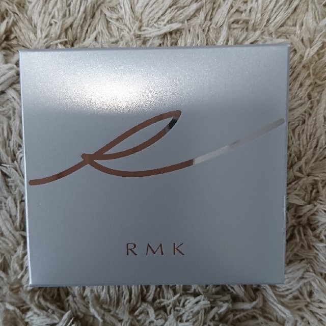 RMK(アールエムケー)のRMK シルクフィット フェイスパウダー コスメ/美容のベースメイク/化粧品(フェイスパウダー)の商品写真