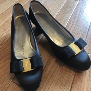 サルヴァトーレフェラガモ(Salvatore Ferragamo)のフェラガモ　VARAシルク　23.5㎝(ハイヒール/パンプス)