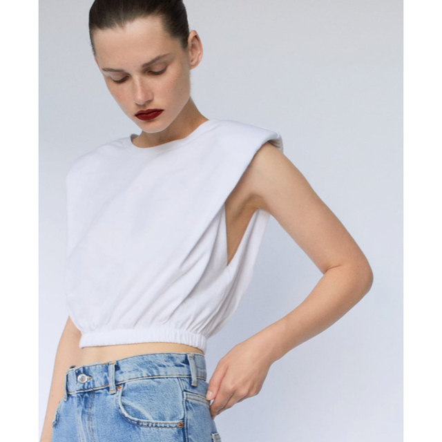 ZARA(ザラ)のZARA ショルダーパットTシャツ レディースのトップス(Tシャツ(半袖/袖なし))の商品写真