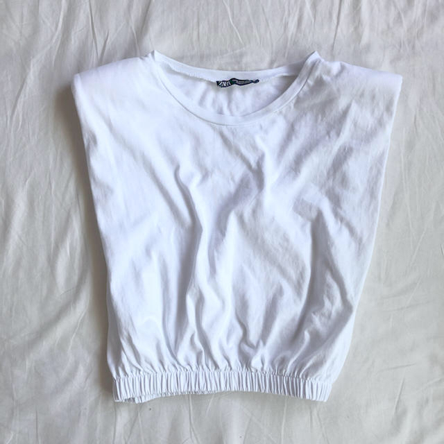 ZARA(ザラ)のZARA ショルダーパットTシャツ レディースのトップス(Tシャツ(半袖/袖なし))の商品写真